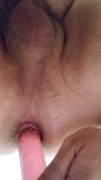 Dapatkan dildo dalam pantat saya
