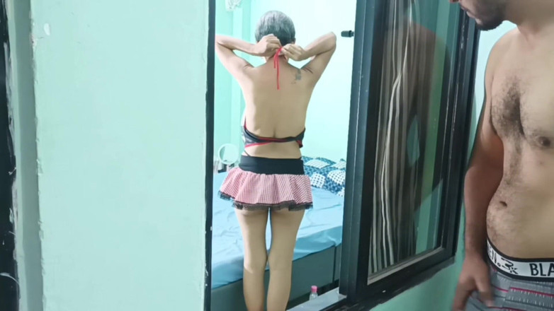 Swingersamateur40: Adik tiriku selalu berusaha menggodaku, walau pura-pura nggak.