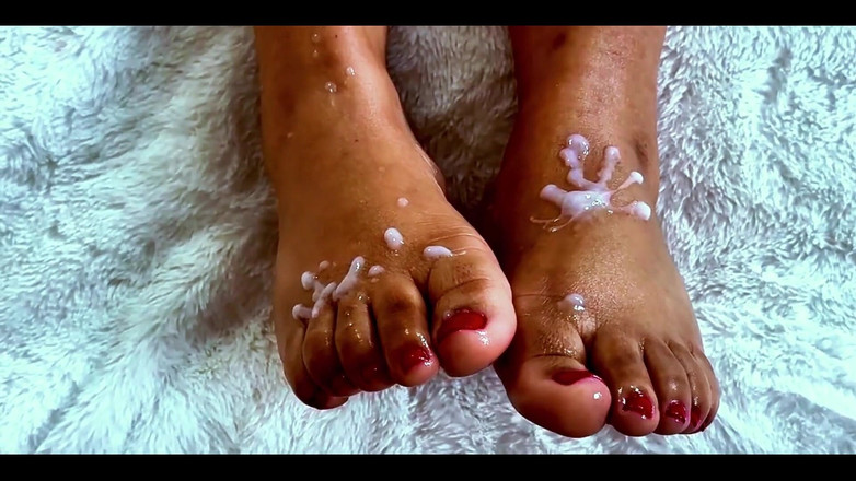 Lisa X Lopez: Lisa lagi asik footjob sama pria lain saat lisa selingkuh...