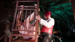 SassyTiff: Dây đeo lớn bị phá hủy