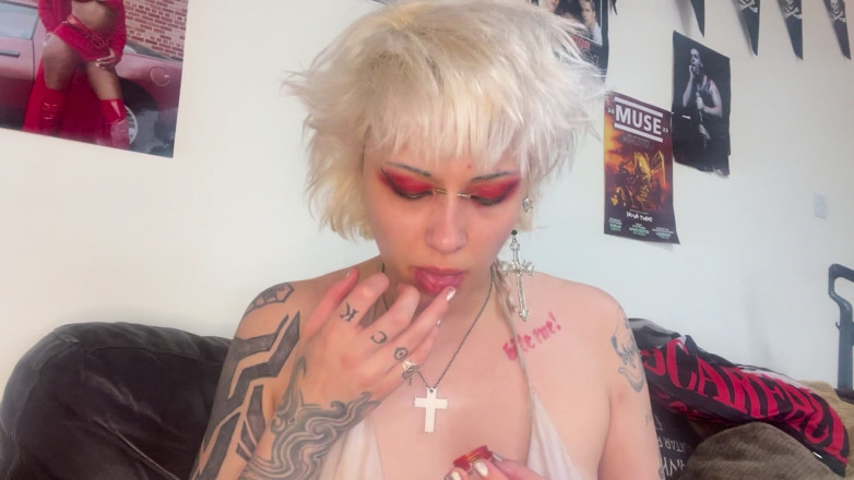 Glitterqueen1999: Lipstick Kisses and Blowjob Red Black Lips Deepthroat Sloppy