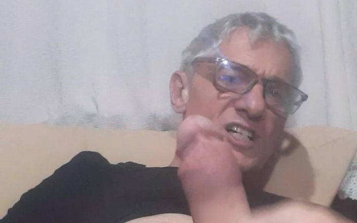 Big uncut hard cock: Aku lagi asik ngocok kontolku untuk kamu