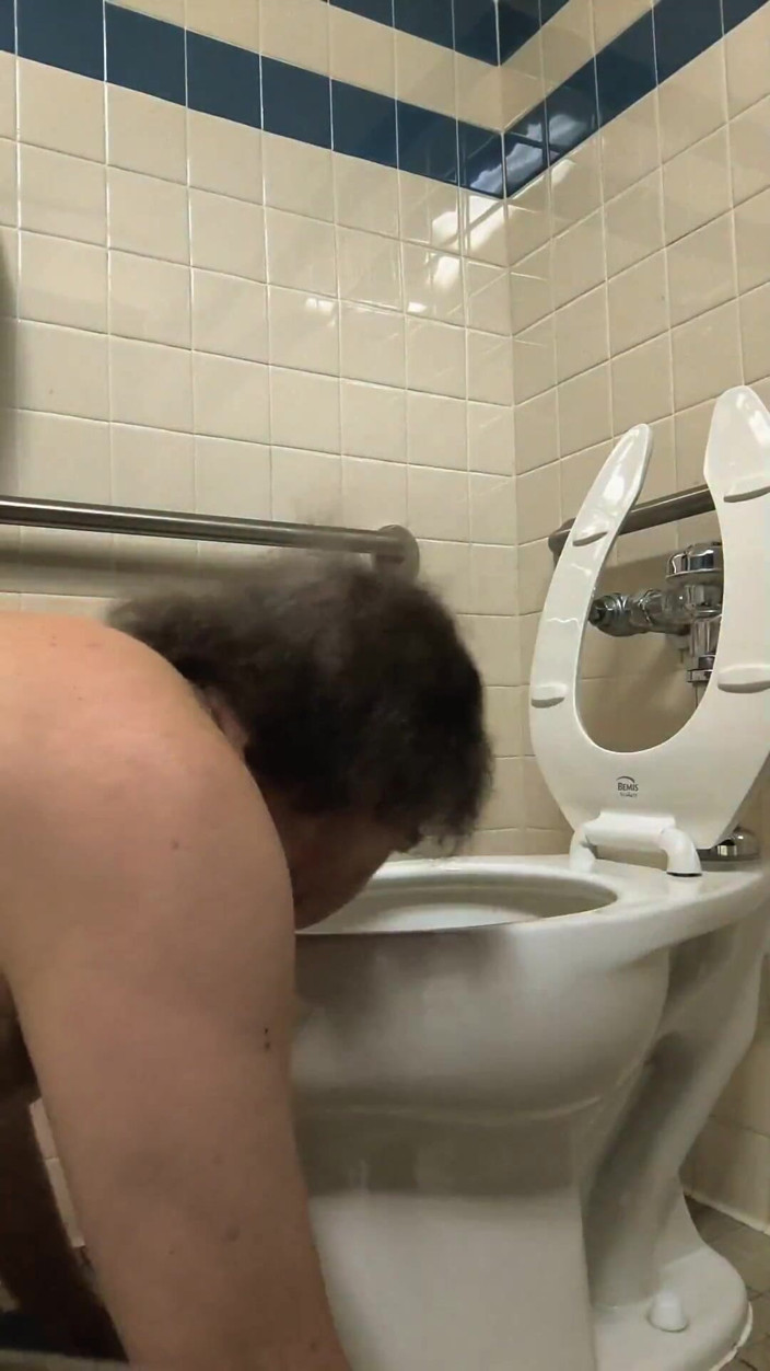 American_Nudist: How to Properly Clean Public Toilets and Urinals