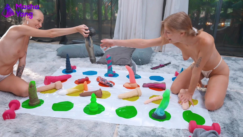 Mashayang: Heißes lesbisches dreier-twister-spiel mit drachen-dildos
