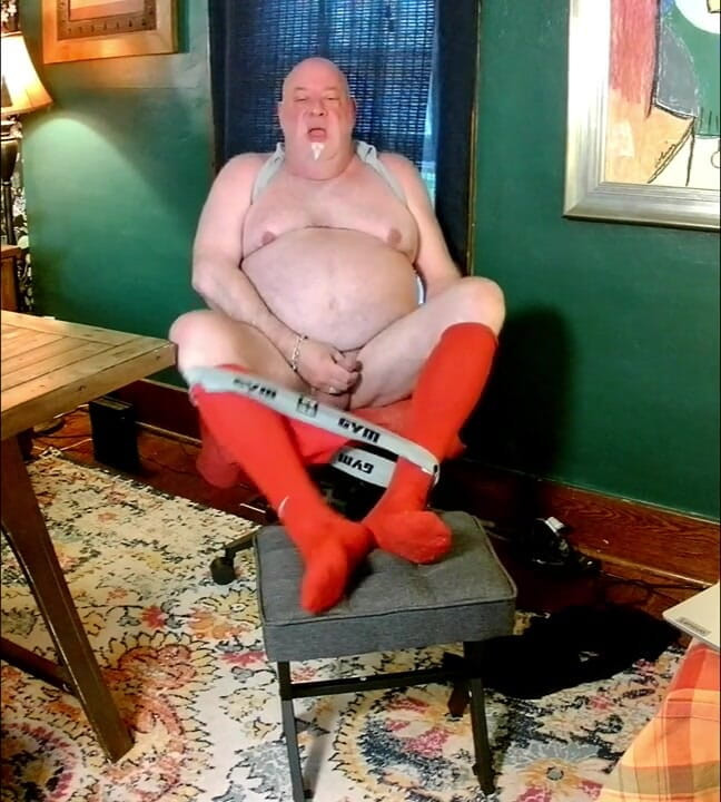 beardaddychub: Beardaddychub Szarpnie w Długich Czerwonych Skarpetkach i Czerwonym Jocku!