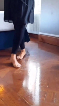 Selenas halb bekleidete sexspiele während der pause