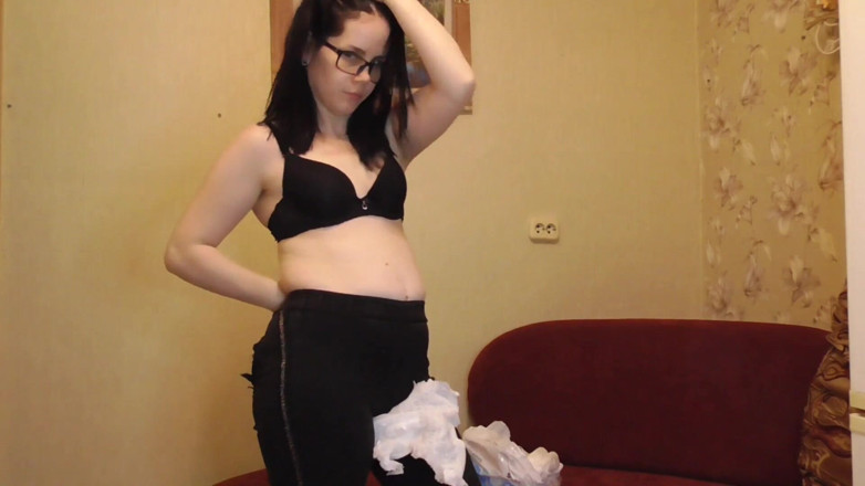 Anna Sky: Anna se volvió loca y hizo basura