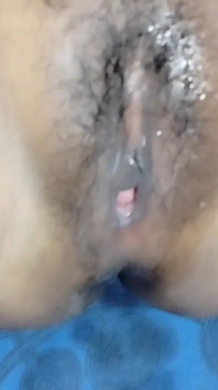 Bhabhi fick vila och sedan sattes hennes penis in i hennes fitta