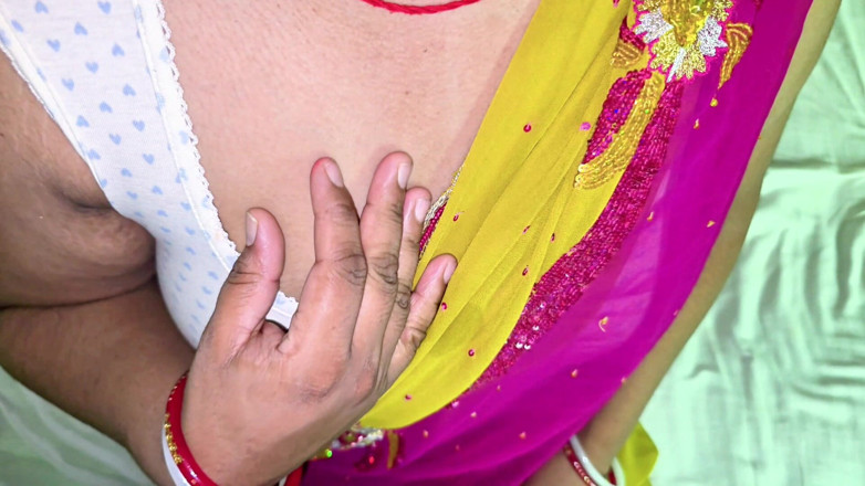 sweetpriya01: Deshi tante kam mitternacht in mein zimmer und sie ist...