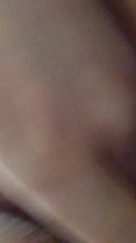 Täglicher selbstgedrehter striptease mit masturbation in nahaufnahme