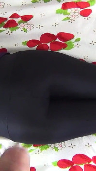 Pantalonii au nevoie de curățare uscată!