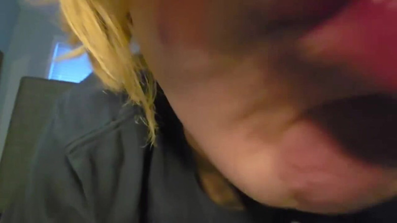 Kinkytwinkpamps: Blondynka Twink kurczy cię liże i całuje