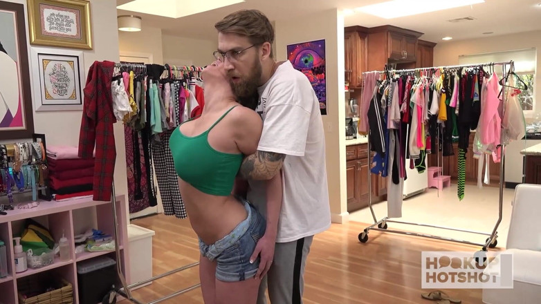 HookUp HotShot-BTS: Bts - la cachonda Dee Williams está cachonda por el sexo...