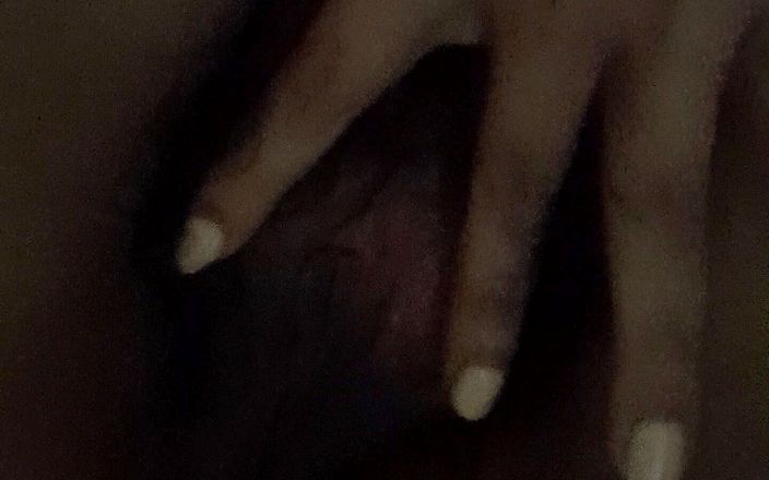 Gauriee fucked: Fingern im dunkeln