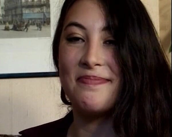 Videos Francaises: 大きな双頭ディルドを共有するストッキングを履いたフランス人美女たち