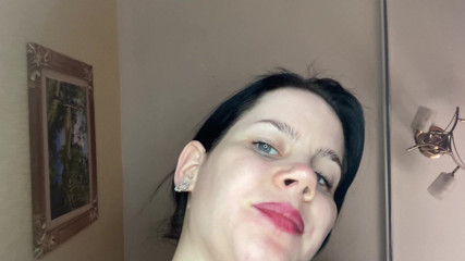 Anna Sky: Reuzvrouw Anna close-up
