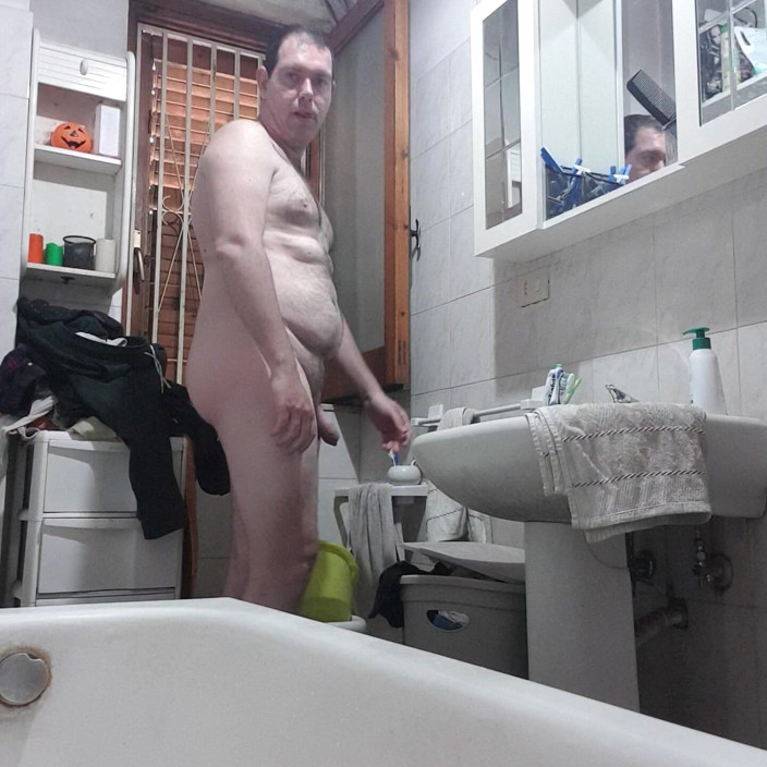 Mirko2589: Tutto Nudo Prima Della Doccia