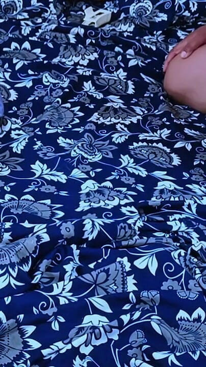 Zarakhan887: Mascarada Curvilínea Paquistanesa Esposa De Quatro Sexo Em Cama Azul