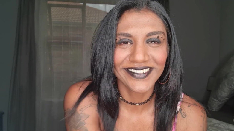 domslutfucker: Desi troia dice porcate mentre gioca, mostra la lingua e...