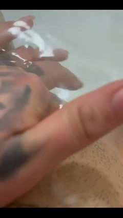 TattoedKate: 你能帮忙吗？