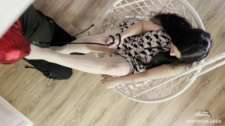 Mistress Legs: Chân bịt miệng và tôn thờ đít bà chủ trong lưới...