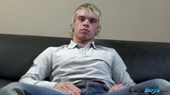 C2K Boys: Daniel expone su joven cuerpo musculoso con ganas de masturbarse...