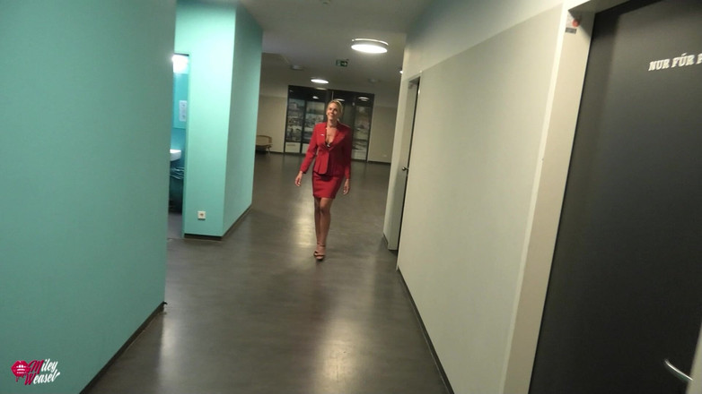 Miley Weasel: Blonde Office Slut Fucked in Company Toilet!!