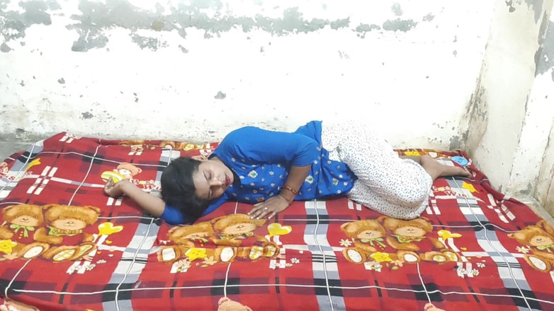 Desi Bhabhi Neha: 本物のインド人バービとのホットセックスが愛で夫を誘惑する