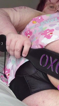 Использую лопатку на мою пизду и задницу! Обожаю показывать, как я быть шлюшкой!