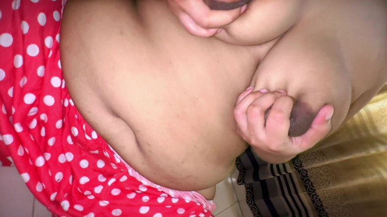 Aria Mia: Awek asrama membayar sewa oleh buah dada besar bogel yang...