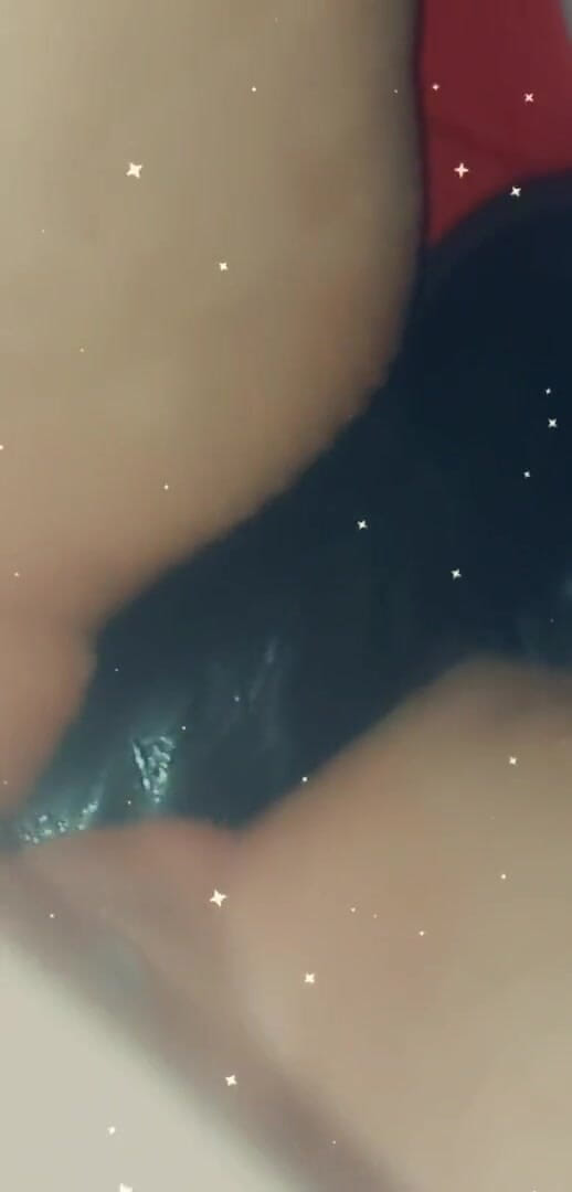 Jessica32: Black dildo play time
