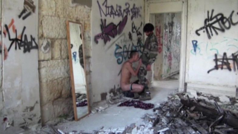 FRENCH PORNSTARS FUCKERS: Gay dikongkek oleh xxl cokc o tentera lurus dalam pakaian...