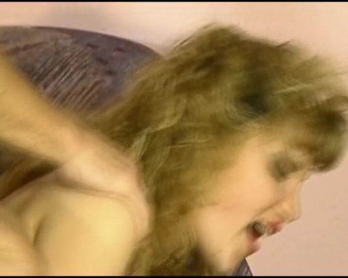 German Threesome: Cô vợ người Đức bị anh chàng may mắn đụ trong âm hộ...