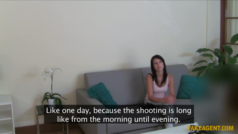 Fake Agent: Falešný agent - Velká prsa Mary je obsazena a učí se...
