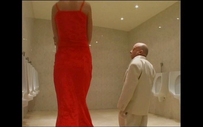 Rocco Siffredi porn: Brud suger dvärgar kuk