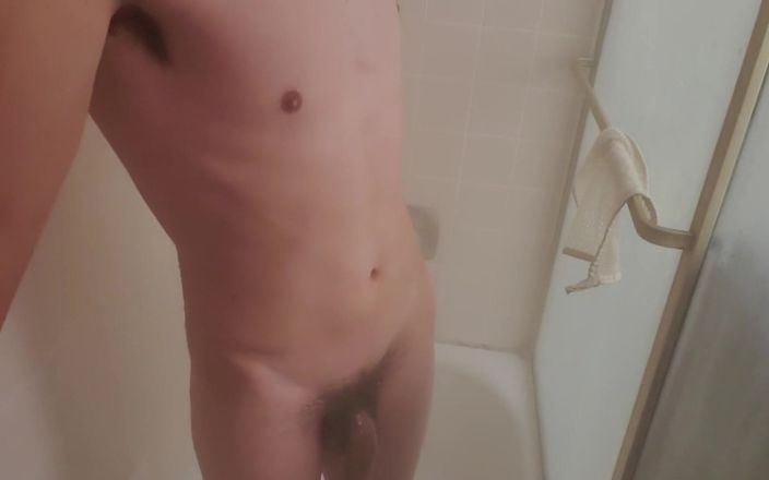 Z twink: 19letý fit chlap se sprchuje