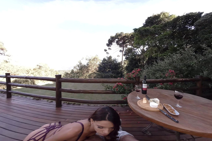 Virtual Real Trans: Çaba sarf etmesi gereken bir evli kadın