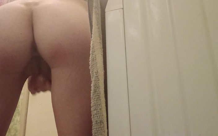 Lesbian-illusion: Худа дівчина з маленькою дупою мастурбує і швидко кінчає