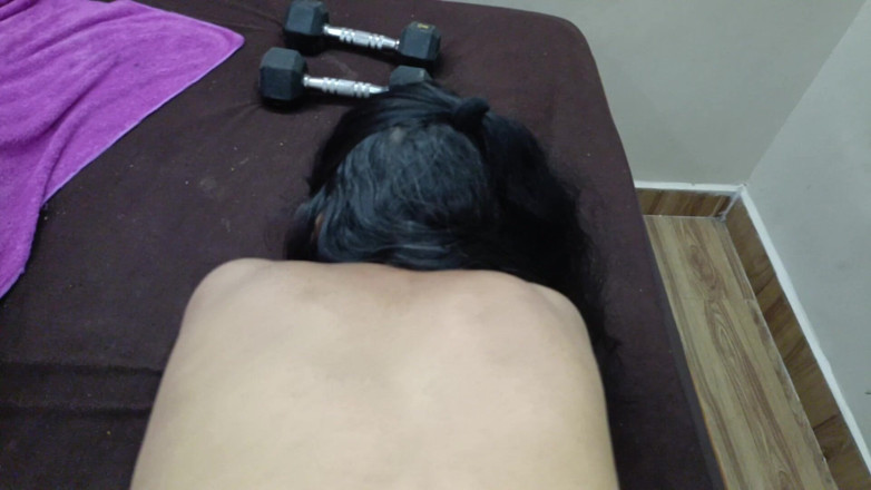 Desisexqueen: Saya membantu seorang gadis di gim sebagai jurulatih baru dan...