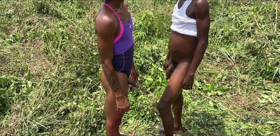 Bullet: Futai african cu tufă lungă de pulă lungă