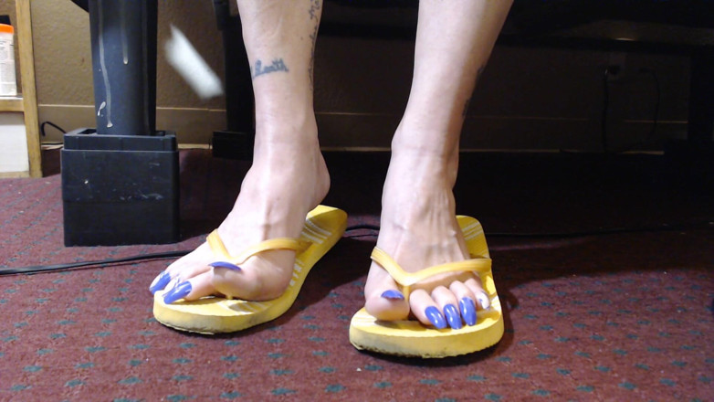 Abby Anna: Flip flop jouer de longs ongles