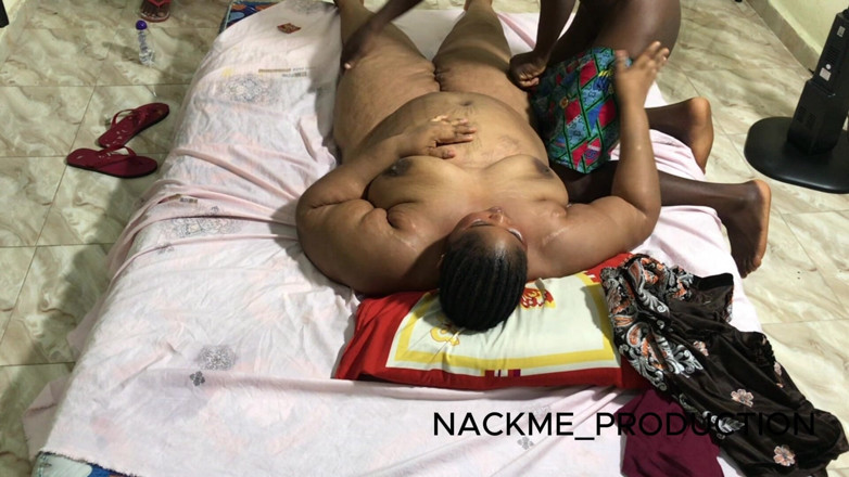 NACKME_PRODUCTION: Любительські чоловічі моделі просто не можуть його підняти