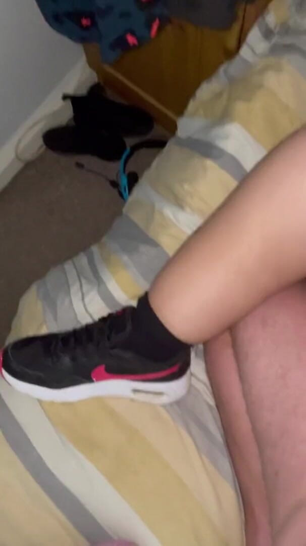 Filthy British Couple: イギリスのChav。評議会不動産ふしだらな女妻にトレーナーcuckquean。中出しの前に淫語を寝取られます