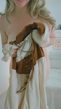 Wife Quickly Dresses Beautifully in Mid-century Style