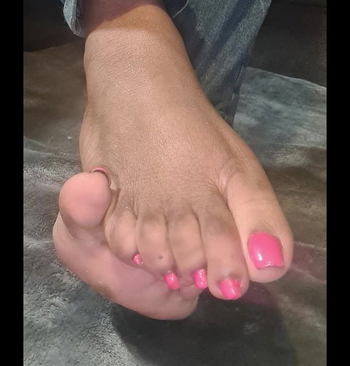 Simp to my ebony feet: Gambar kuku jari kaki merah jambu