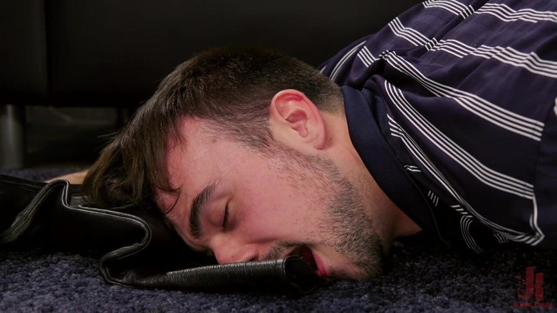 Kink TS: Hang Ups &amp;Hook Ups: Kayleigh Coxx Kallar upp Mason Lear