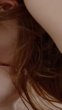 Red Fox a fost sedusă de o fotografă lesbiană foarte sexy Jia Lissa