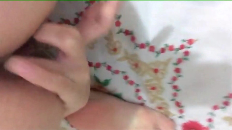 Adorable Teen: Joven puta sumisa se pone cachonda y se viste para...