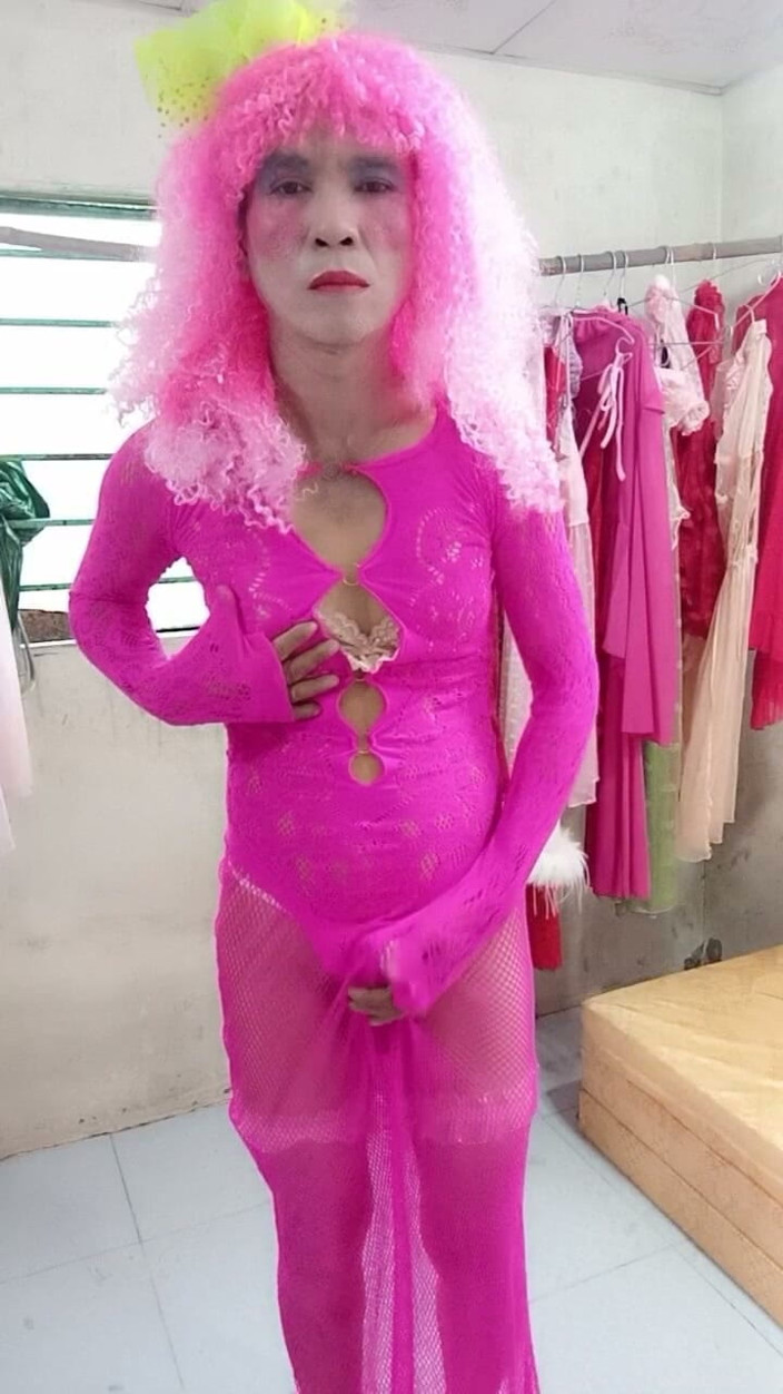 nguyen dang thien tri: Oanh Le Transgender Wearing a Sexy Dress to Take a...