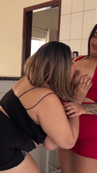 Latina con curvas grandota lesbiana chica amigos sexo
